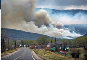 آتش‌سوزی و گردباد محصول خشکسالی گسترده در آمریکا/۵۰ درصد آمریکا اسیر خشکسالی!