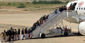 ائتلاف سعودی اعلام کرد که اولین هواپیمای حامل اسرا از عربستان به سمت یمن حرکت کرده است.