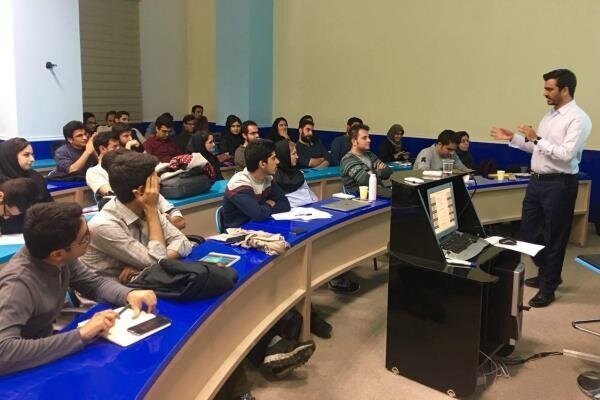 انتقاد وزیر علوم از توزیع نامتوازن دانشجو در رشته‌های دانشگاهی