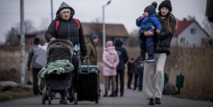 به گفته شهردار کی‌یف، از ۳.۵ میلیون نفر جمعیت پایتخت اوکراین که قبل از آغاز درگیری‌ها در آن ساکن بودند، دو سوم آن‌ها به این شهر بازگشته‌اند.