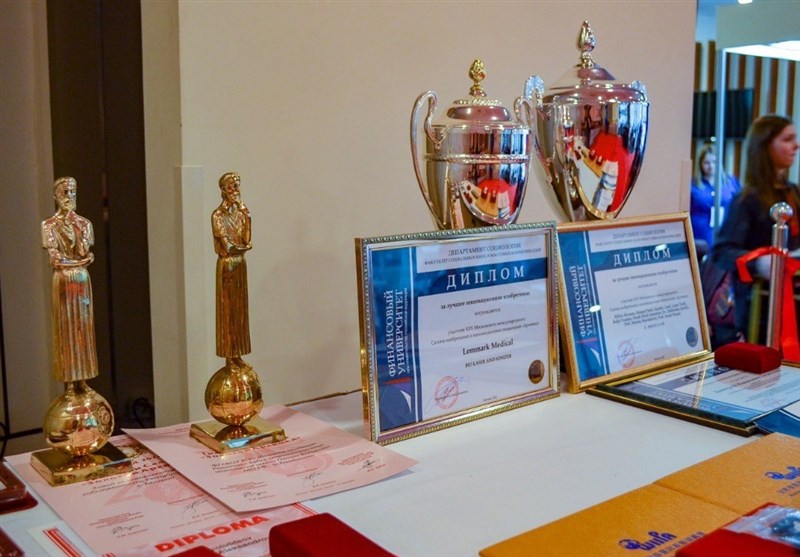 تیمی متشکل از دانشجویان و اساتید دانشگاه‌ تهران پس از موفقیت و کسب مدال طلا در جشنواره ابتکارات هندوستان در پاییز سال گذشته، در بزرگترین رویداد بین‌المللی ایده و فناوری کشور روسیه معروف به “جایزه بزرگ ارشمیدس” موفق به کسب رتبه اول و مدال طلا شدند.
