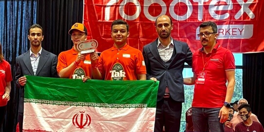 دانش آموز البرزی مقام اول مسابقات جهانی رباتیک را کسب کرد