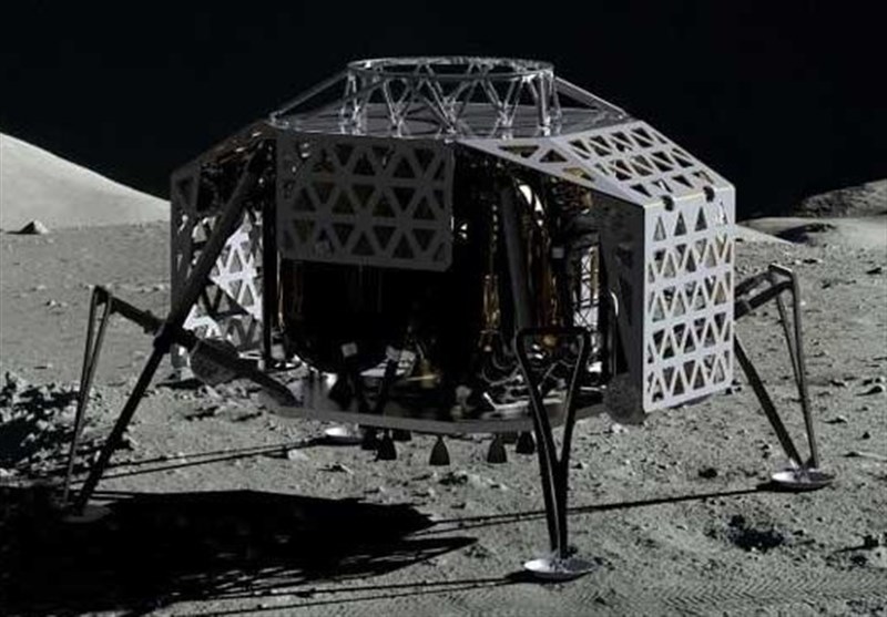 دانشمندان چینی دریافته‌اند که خاک روی ماه ممکن است به طور بالقوه قادر به تولید اکسیژن و سوخت باشد و نمونه ماه که توسط کاوشگر Chang’e-۵ چین بازگردانده شده است حاوی ترکیبات فعالی است که می‌تواند “دی اکسید کربن” را به اکسیژن و سوخت تبدیل کند.