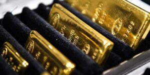در معاملات امروز بازار جهانی فلزات گرانبها قیمت طلا ۱.۳ دلار پایین آمد و نسبت به یک ماه پیش افت ۶۶ دلاری را به ثبت رسانده است.