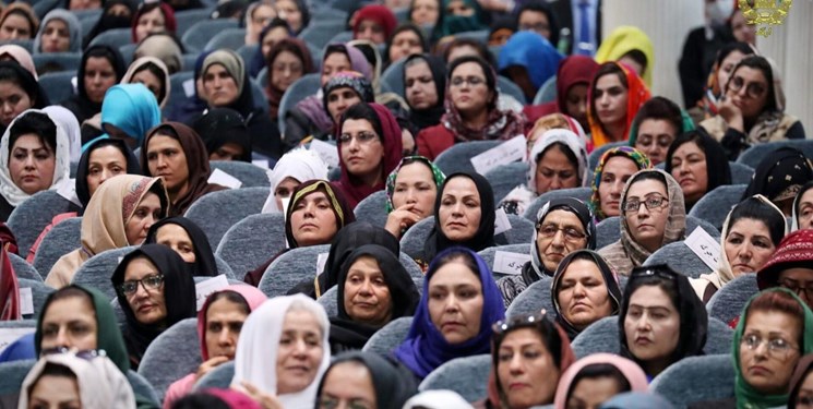 سخنگوی وزارت امر به معروف طالبان به فارس گفت: پوشیدن برقع اجباری نیست و زنان افغان می‌توانند از چادر و سایر پوشش‌های اسلامی استفاده کنند.