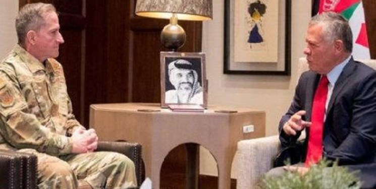 شاه اردن با رئیس سازمان تروریستی سنتکام و فرمانده عملیات ویژه آمریکا دیدار و درباره همکاری نظامی و دفاعی مشترک و مبارزه با تروریسم گفت‌وگو کرد.