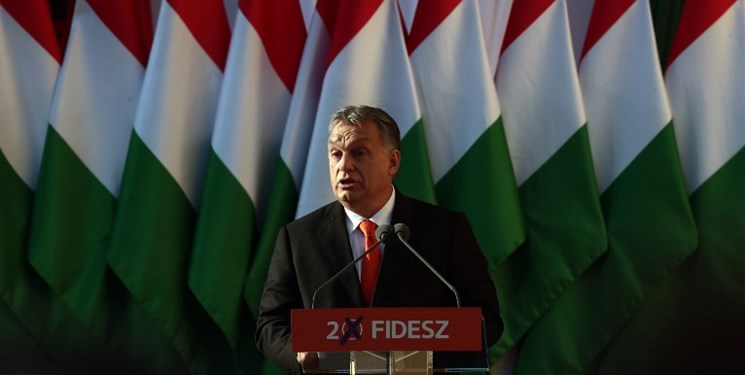 مجارستان ارائه بسته تحریمی نفت روسیه توسط اتحادیه اروپا را به انداختن بمب روی اقتصاد این کشور تشبیه کرده و تهدید کرد آن را وتو خواهد کرد.