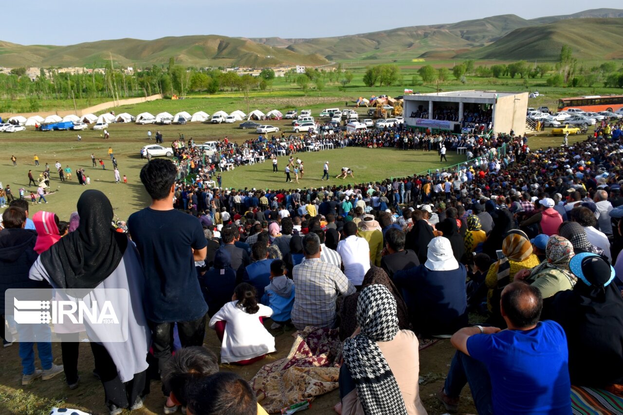 مسابقات کشوری کشتی با چوخه در منطقه مرزی باجگیران