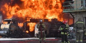 مقام‌های محلی اعلام کردند ارتش اوکراین در جریان عملیات هوایی خود، انبار نفت دونتسک را گلوله‌باران کرد.