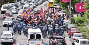 نایب رئیس پارلمان ارمنستان از فراکسیون اپوزیسیون گفت مخالفان ارمنستانی که خواستار استعفای نخست‌وزیر هستند، در روز پنجشنبه باز هم تظاهرات می‌کنند.