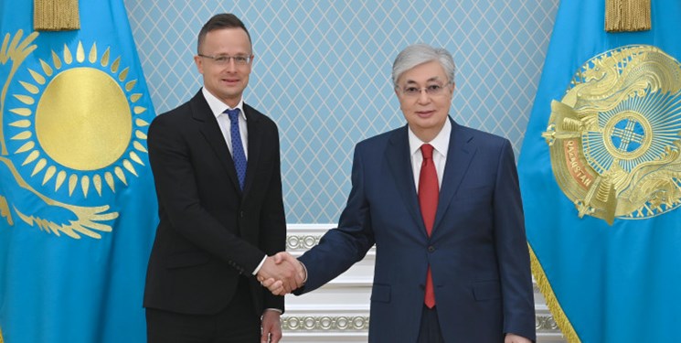 وزیر امور خارجه و تجارت مجارستان در چارچوب سفر کاری دوره‌ای خود به کشورهای آسیای مرکزی  با رئیس جمهور قزاقستان دیدار کرد.
