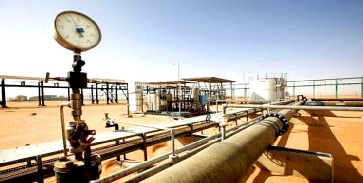 پایگاه خبری «الخبر الیمنی» خبر داد که دولت غیرقانونی یمن، یک میدان نفتی مهم در شبوه را به یک شرکت وابسته به امارات واگذار کرده است.