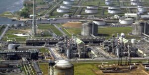 گزارش رویترز حاکی است‌ انصراف شرکت‌های نفتی بزرگ غربی از سرمایه‌گذاری در پروژه های آفریقایی موجب شده است که در حال حاضر نیجریه و آنگولا عامل تقریبا نیمی از کسری تولید نفت مورد هدف گروه اوپک پلاس باشند.