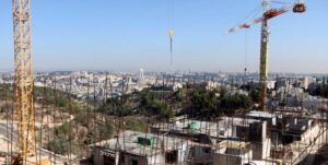 یک مقام رژیم موقت صهیونیستی گفته در صورت عدم تصویب طرح جدید برای شهرک سازی در کرانه باختری اشغالی کابینه ائتلافی لرزان اسرائیل سقوط خواهد کرد.