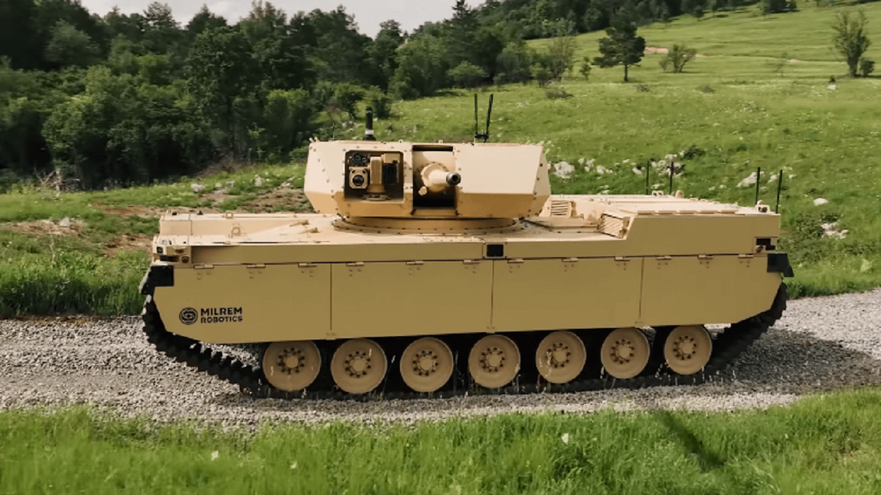 یک ربات نظامی خودران طراحی و تولید شده است که می‌تواند خودروهای جنگی را در مناطق امنیتی و جنگی از راه دور منفجر کند.