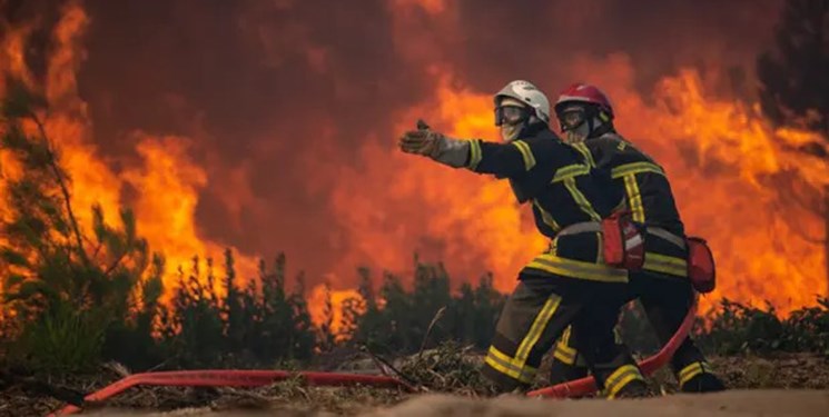 رسانه‌ها از تشدید آتش‌سوزی ناشی از افزایش دما در بخش‌هایی از اروپا، تخلیه مردم از برخی مناطق و تلاش برای خاموش کردن‌ آتش خبر دادند.