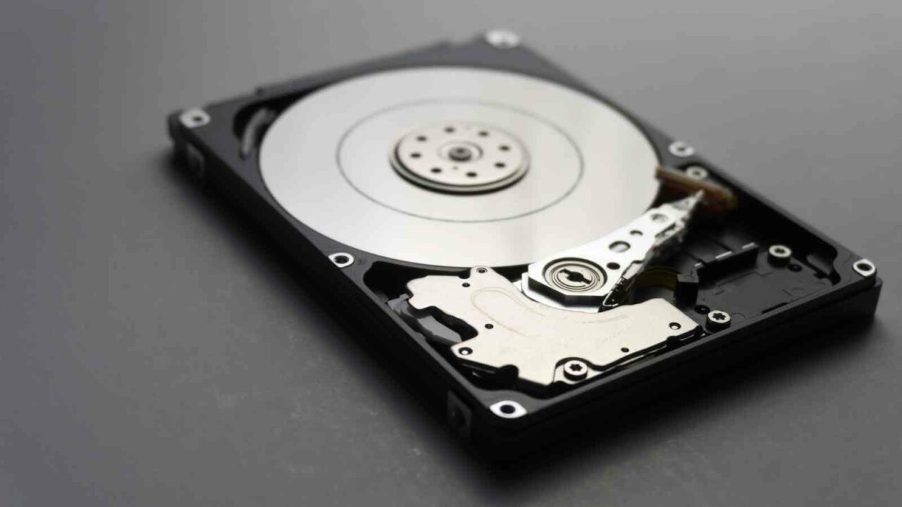 شبیه سازی هارد دیسک یک راه عالی برای ایمن نگه داشتن اطلاعات شما در صورت خراب شدن کامپیوتر یا نیاز به تعویض هارد دیسک است.