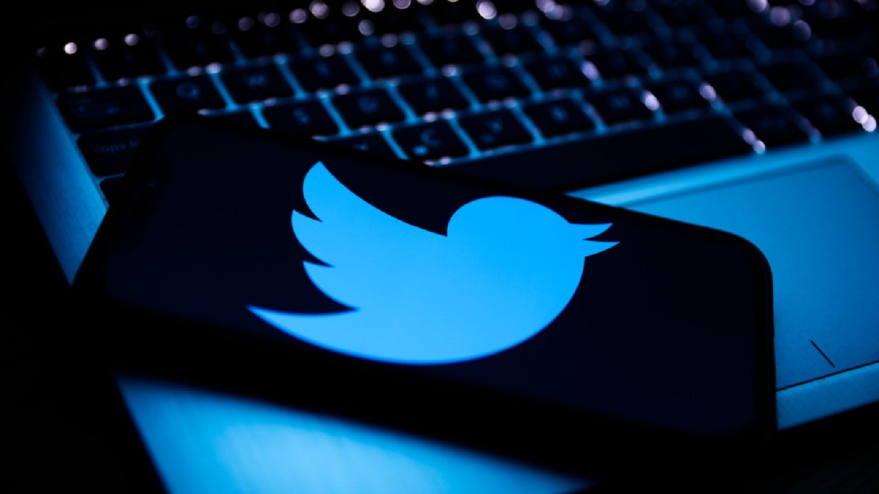 شرکت توئیتر در حال آزمایش قابلیت اضافه کردن چهار فایل رسانه‌ای به یک توئیت است.