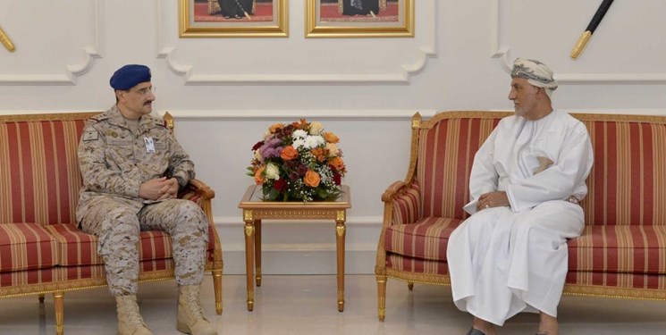 مقامات نظامی عربستان سعودی و عمان در مسقط با یکدیگر دیدار و درباره روابط دوجانبه و موضوعات نظامی و مسائل دارای اهتمام مشترک گفت‌وگو کردند.