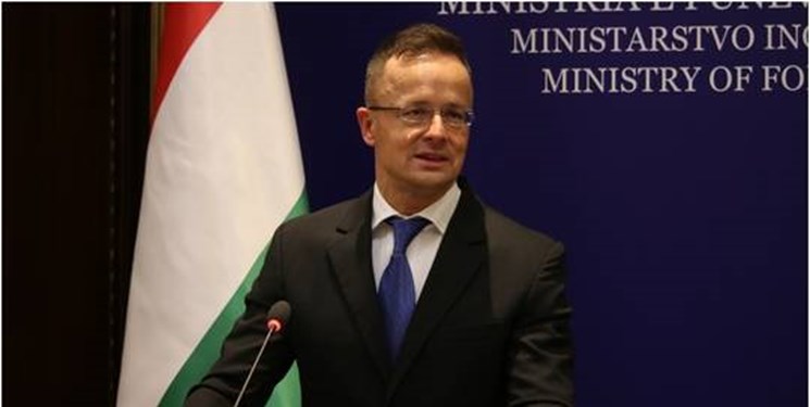 وزیر امور خارجه مجارستان در سخنانی هشدار داد که فصل زمستان در راه بوده و اتحادیه اروپا باید درباره واقعیت‌های  وابستگی به عرضه گاز از روسیه واقع بین باشند.