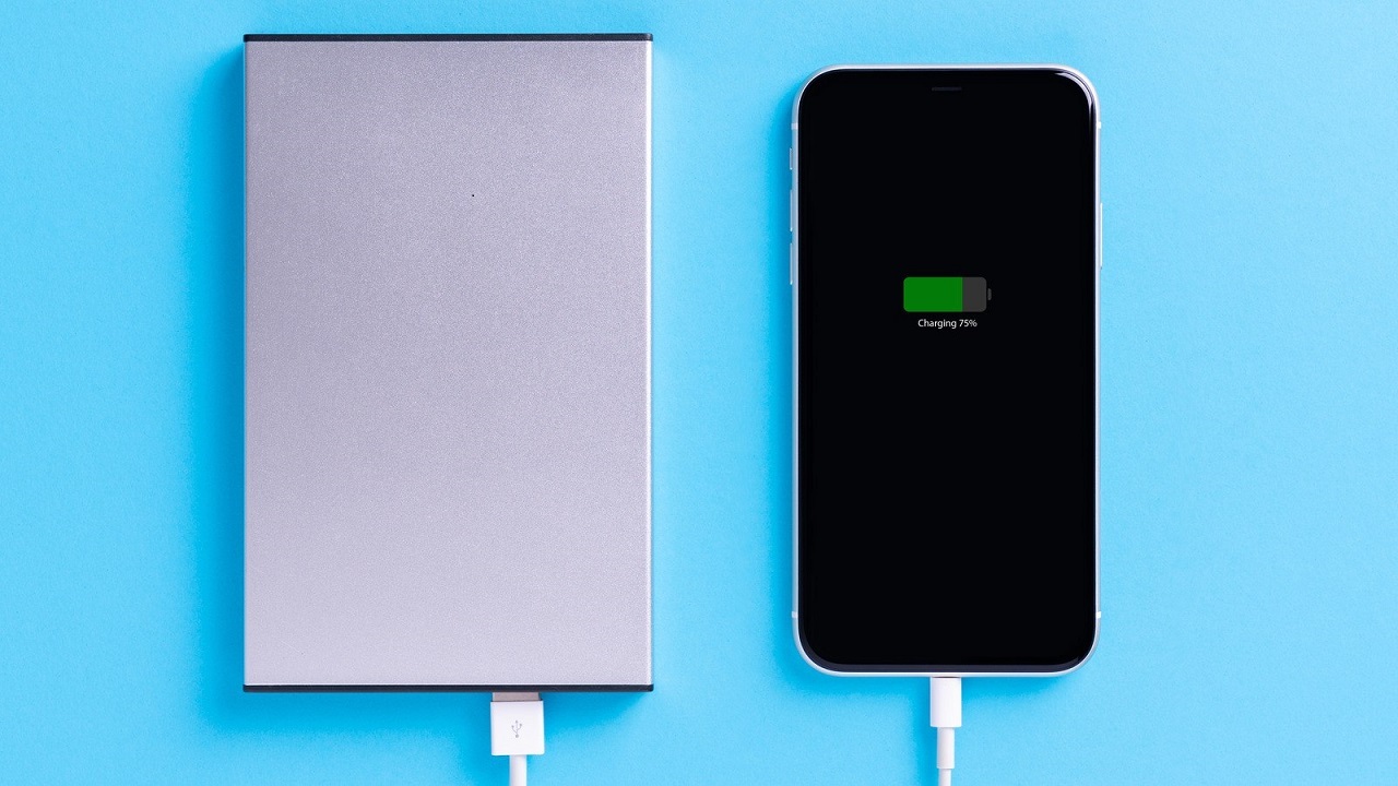 کامل شارژ کردن گوشی می‌تواند به سلامت باتری آن آسیب بزند در این گزارش به چند راهکار برای سالم ماندن باتری گوشی‌های آیفون اشاره می‌کنیم.