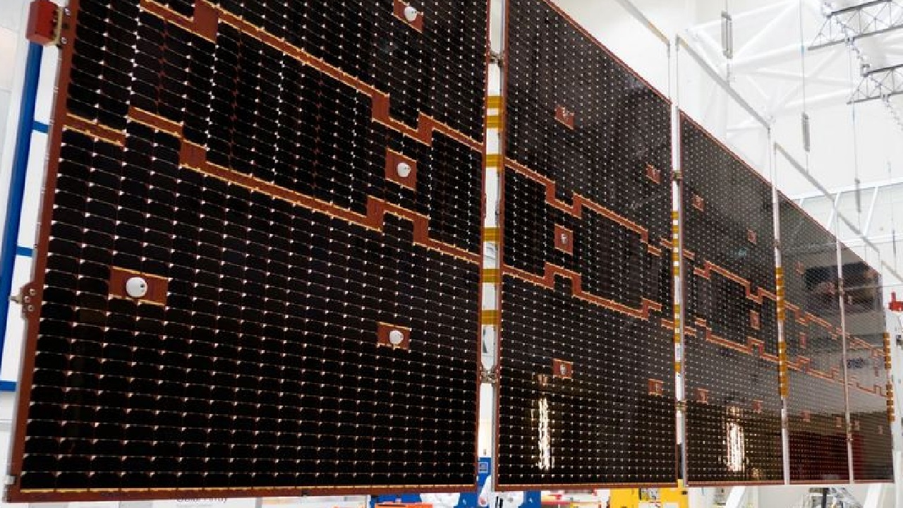 یک ماهواره جدید به نام EarthCARE که قرار است به نظارت بر زمین بپردازد، در حال آماده سازی برای پرتاب است.