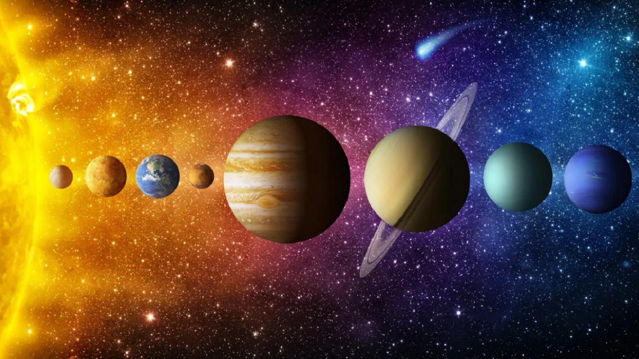 سیارات در فضا با سرعت‌های متفاوتی به دور خورشید می‌چرخند.