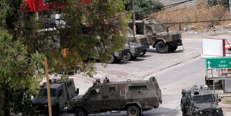 نظامیان رژیم صهیونیستی در یورش امروز به «قباطیه» در جنین، چند نفر را زخمی و یکی از اعضای «سرایا القدس» را بازداشت کردند.