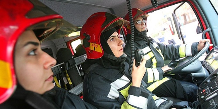 آغاز به کار فعالیت ۱۶ زن آتش نشان در روزی که به نام آن‌ها در تقویم ثبت شده است