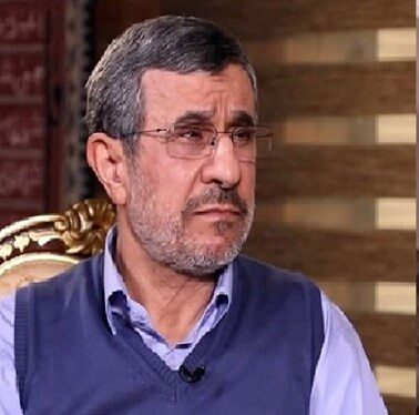احمدی‌نژاد و هزارچم جاده سیاست