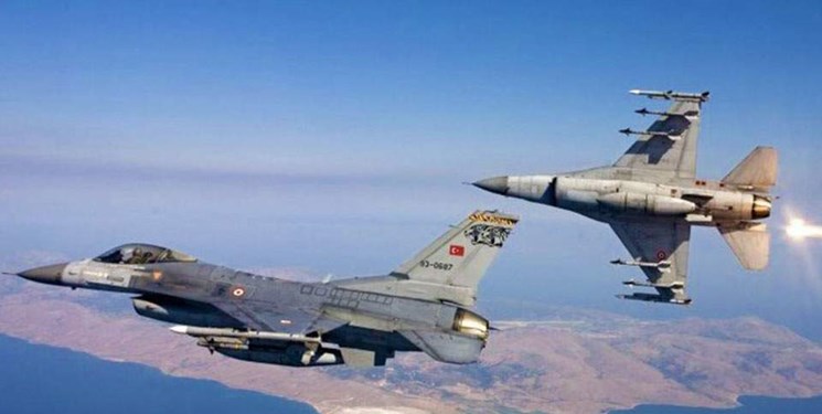 وزارت دفاع یونان مدعی نقض حریم هوایی خود توسط دو فروند جنگنده نیروی هوایی ترکیه بر فراز دریای اژه شد.