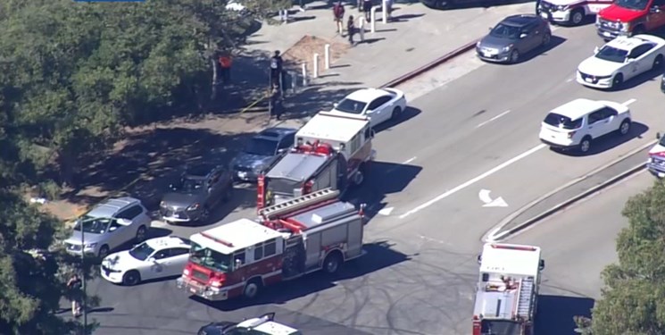 پلیس آمریکا می‌گوید که در پی تیراندازی در مدرسه‌ای در شهر «اوکلند» واقع در ایالت کالیفرنیا، حداقل ۶ نفر مجروح شده‌اند.