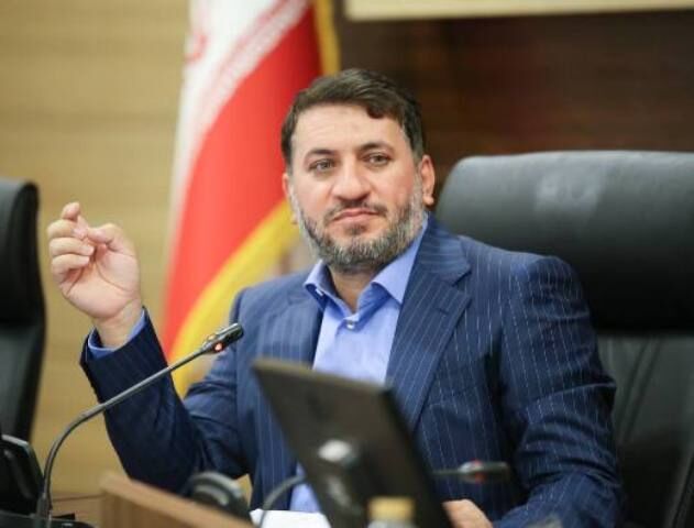 استاندار یزد: لازمه موفقیت کارکنان ادارات استان، خدمت گزاری به مردم است
