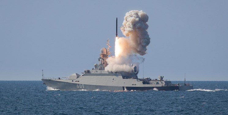 ارتش اوکراین اعلام کرد که رزمناوهای روسیه مجهز به موشک‌های کروز در دریای سیاه در حالت آماده‌باش هستند.