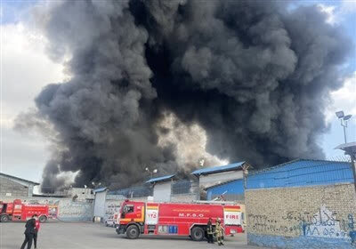 آتش‌سوزی مهیب انبار یک کارخانه تولید لوازم فلزی در مشهد