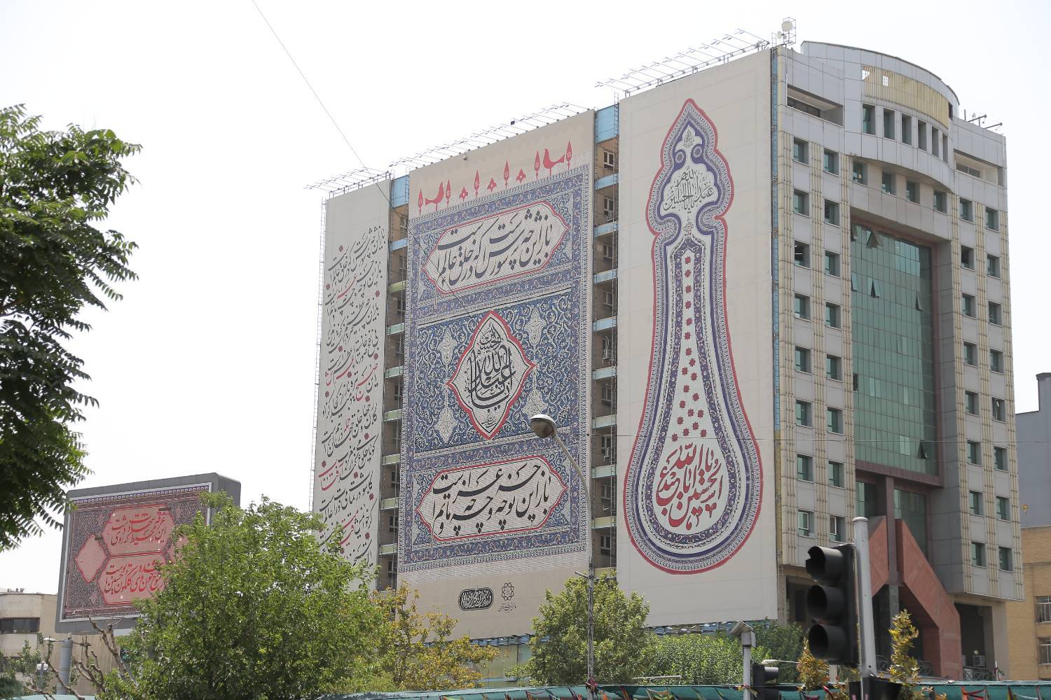 رونمایی از­ دیوار‌نگاره میدان ونک بمناسبت محرم