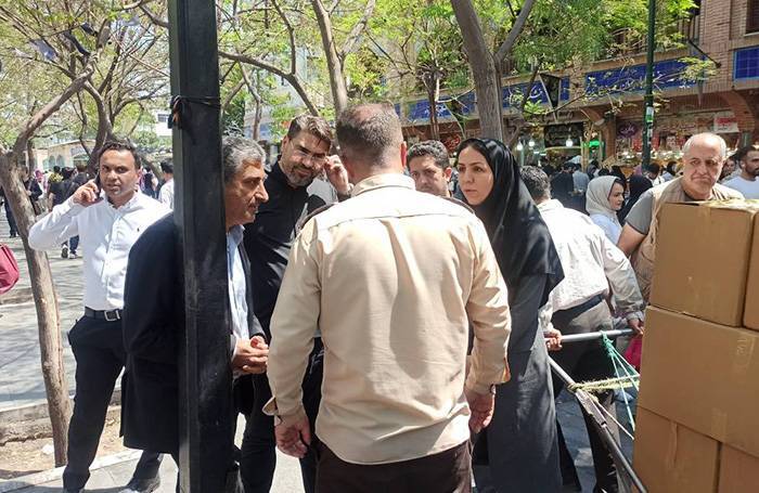 ممانعت عوامل اجرایی شهرداری از بساط‌گستری در بازار تهران