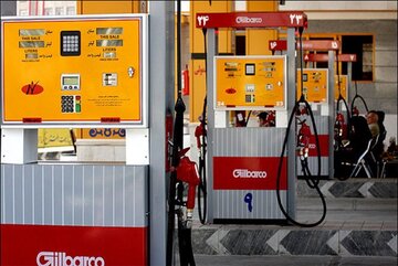 عرضه بنزین به صورت دستی در جایگاه‌های سوخت زاهدان