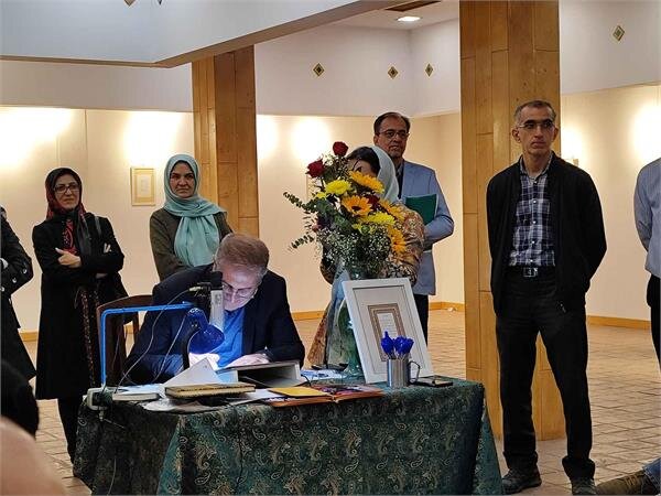 میزبانی رسول مهر از «زیبا بنویسیم»/خوشنویسی هنری ذاتی و ارثی نیست