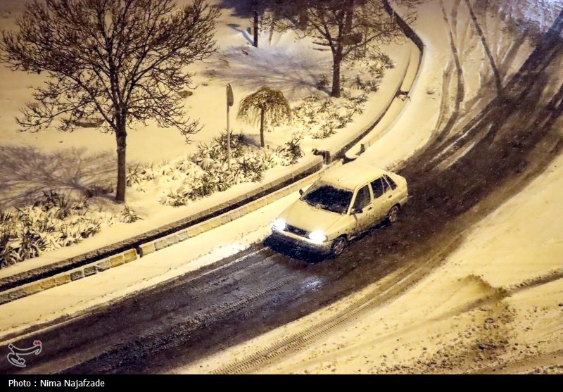 برف و باران در جاده‌های ۱۴ استان