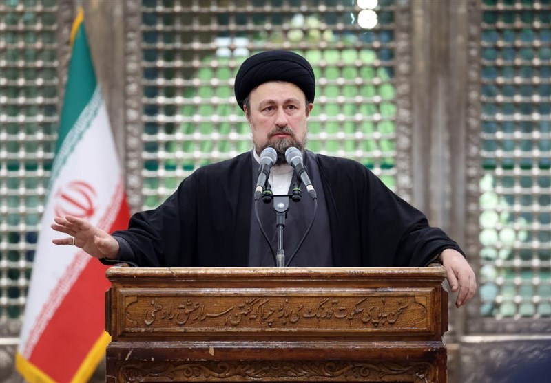 امروز پرچم عزت کشور را مقام معظم رهبری در دست گرفته است