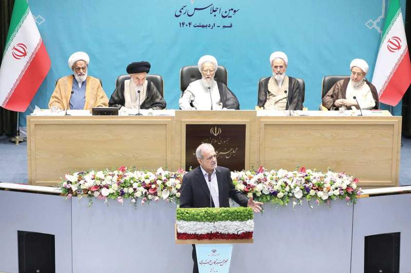 انتقاد پزشکیان از مداخلات سیاسی در انتصابات مدیریتی