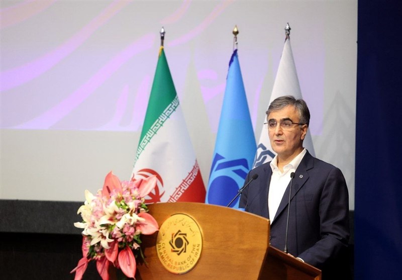 فرزین: درحال پوست اندازی به سمت الگوی جدید بانکداری هستیم